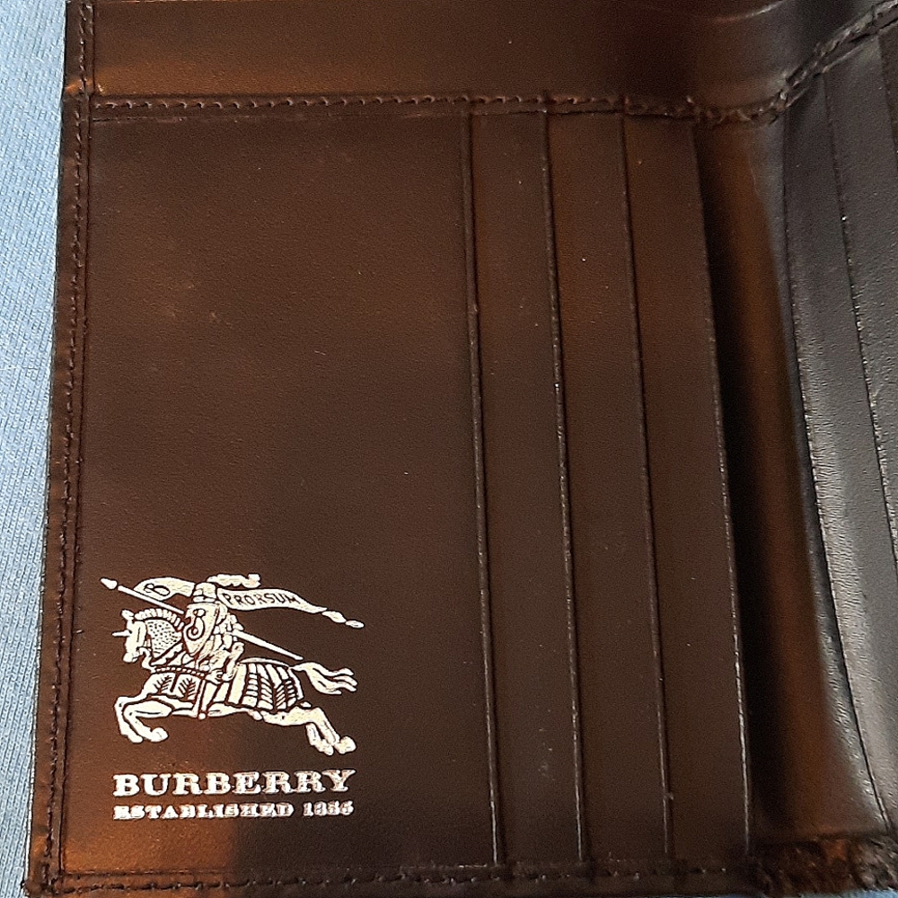 Burberry authentic Nova Check wallet - Picture 6 of 14